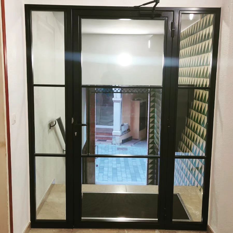 Puerta de entrada comunidad de acero lacado
